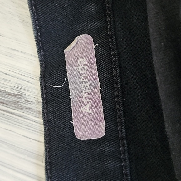 Vintage Gloria Vanderbilt Size 14P Women's Black Distressed Cut off Shorts - Picture 5 of 7